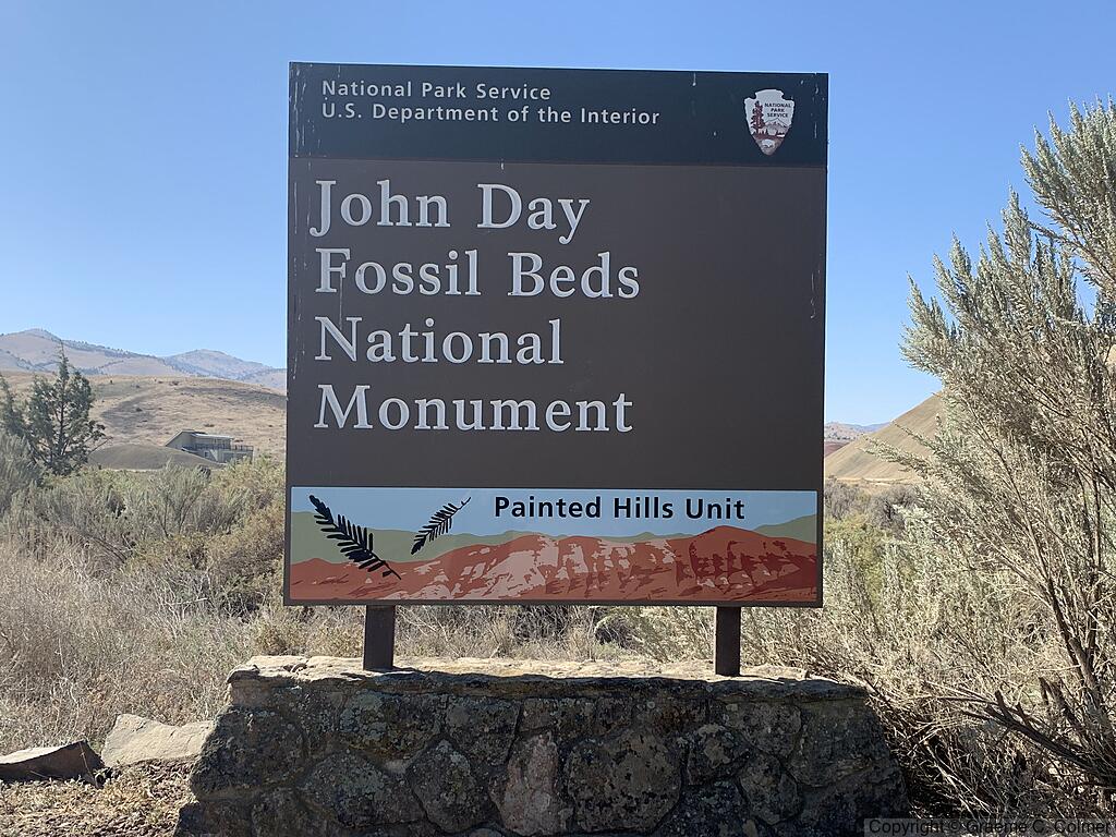 John Day Fossil Beds National Monument - Entrance - Painted Hills Unit