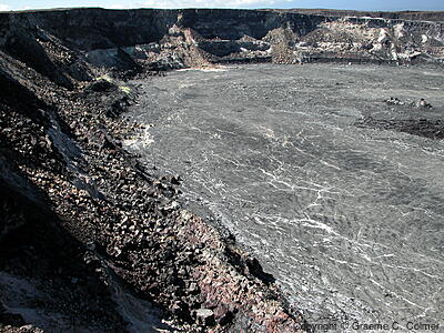 Hawaiʻi Volcanoes National Park - Crater
